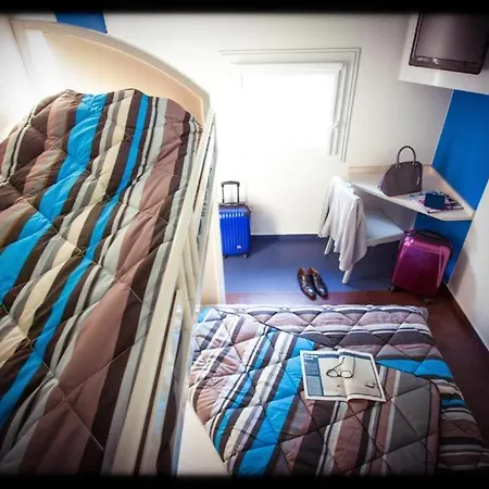 Fyl Good Ex Hotelf1 Cherbourg Hotel