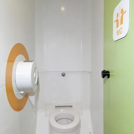 Fyl Good Ex Hotelf1 Cherbourg Hotel