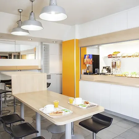 Fyl Good Ex Hotelf1 Cherbourg 图拉维尔