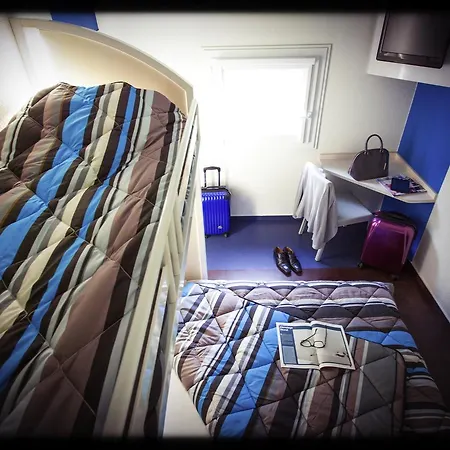 Hotel Fyl Good Ex Hotelf1 Cherbourg 3*