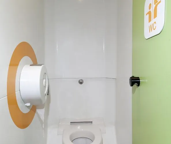 Fyl Good Ex Hotelf1 Cherbourg Hotel